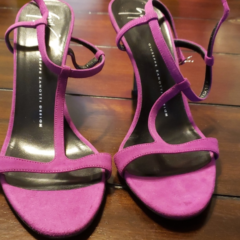 Beautiful fushia heels
